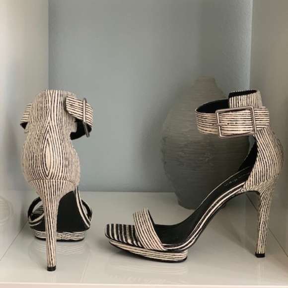 CALVIN KLEIN VABLE ANKLE STRAP Zebra Print - Picture 2 of 4